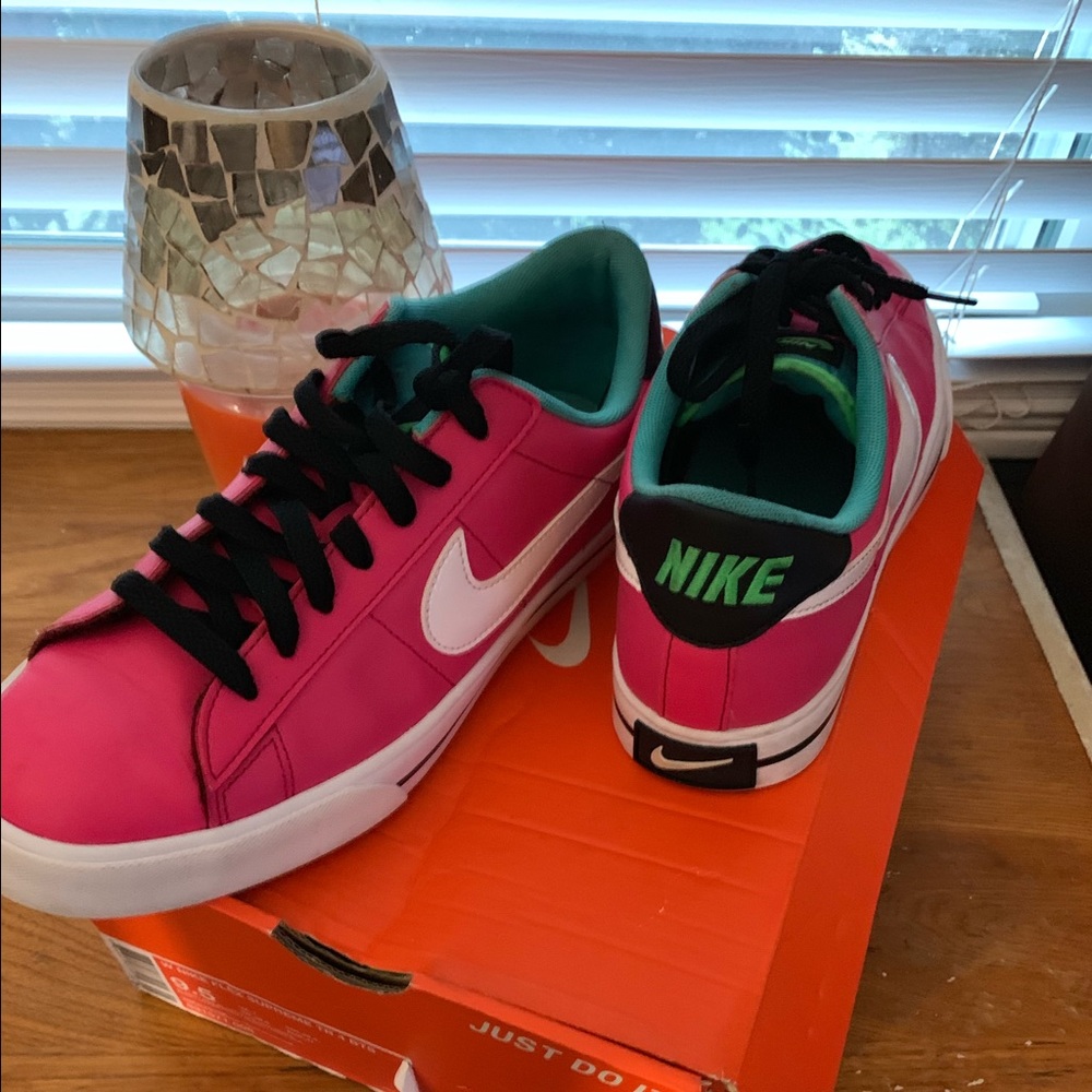 Nike Tennis Shoes